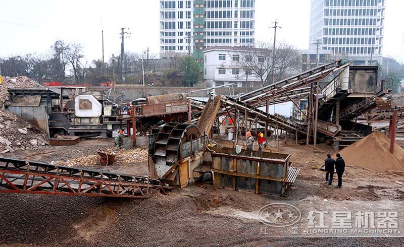 kaiyun体育全站用户移动式建筑垃圾破碎生产线现场